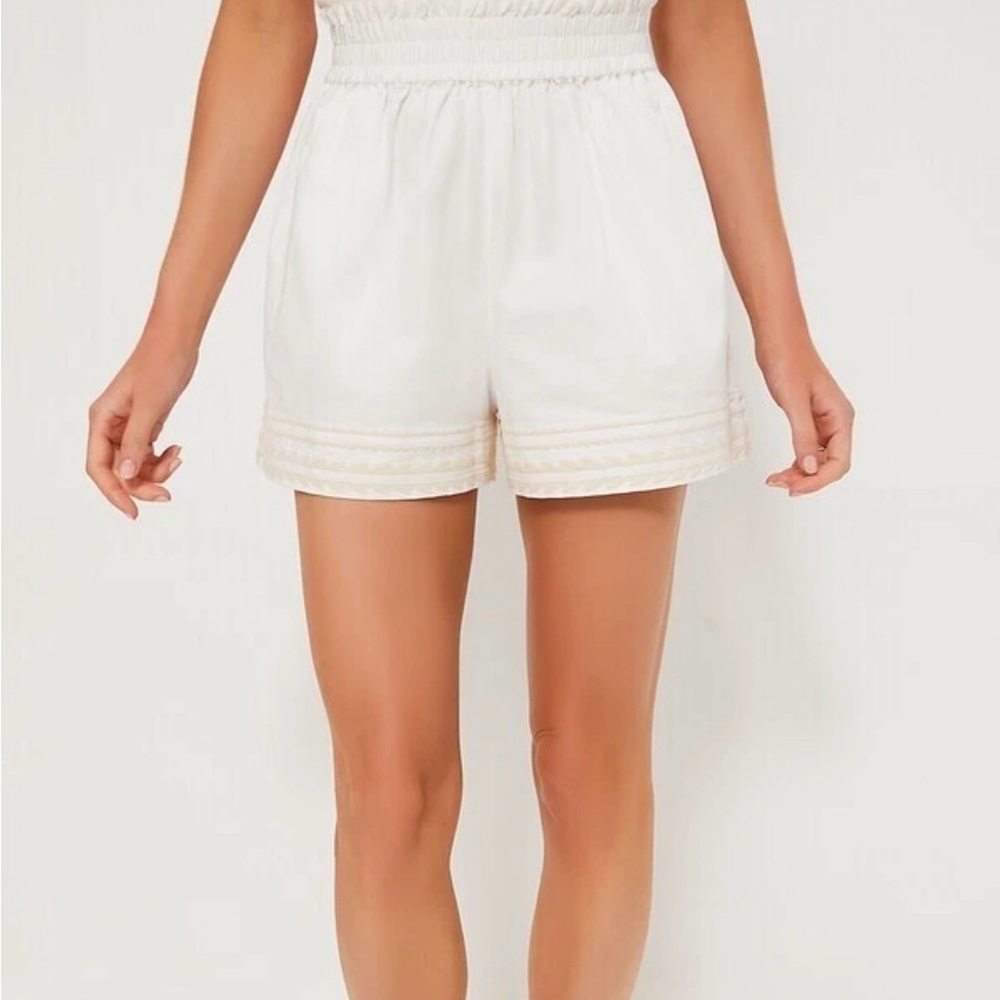 Tuckernuck Alex Embroidered White Shorts NWT Sz M 100% Cotton Coastal Resort